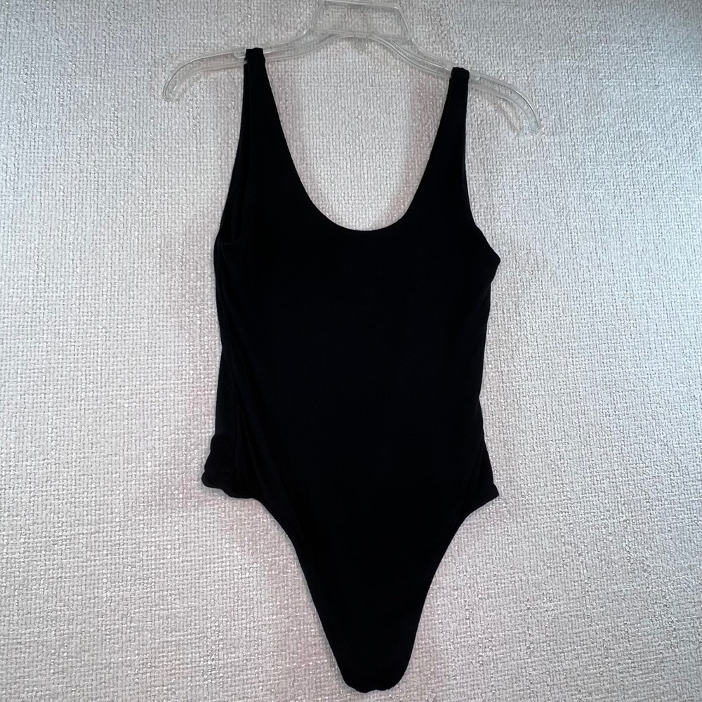 Babaton Aritzia Ribbed Black Bodysuit Women's Medium Scoop Neck Tank